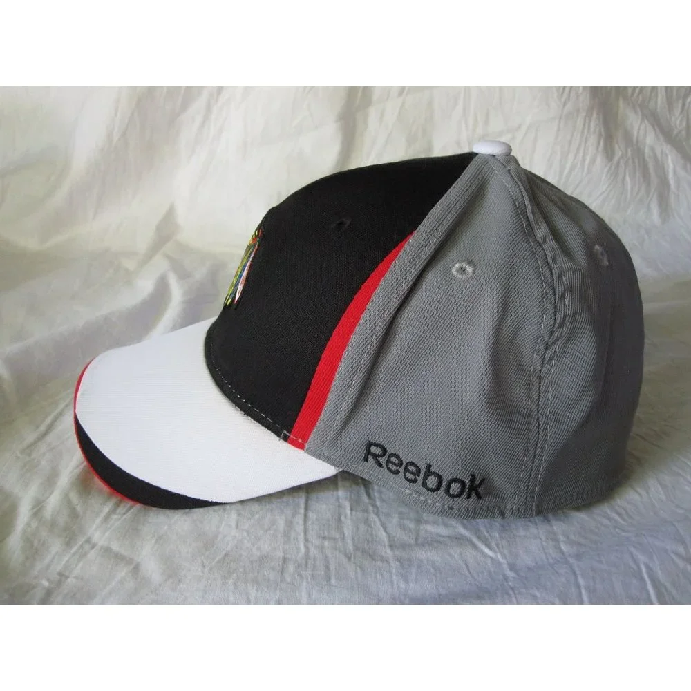 NEW Reebok NHL Center Ice Chicago Blackhawks‎ Hockey Black Grey Hat Fitted L/XL